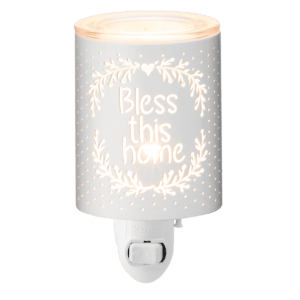 heart is home scentsy mini warmer on